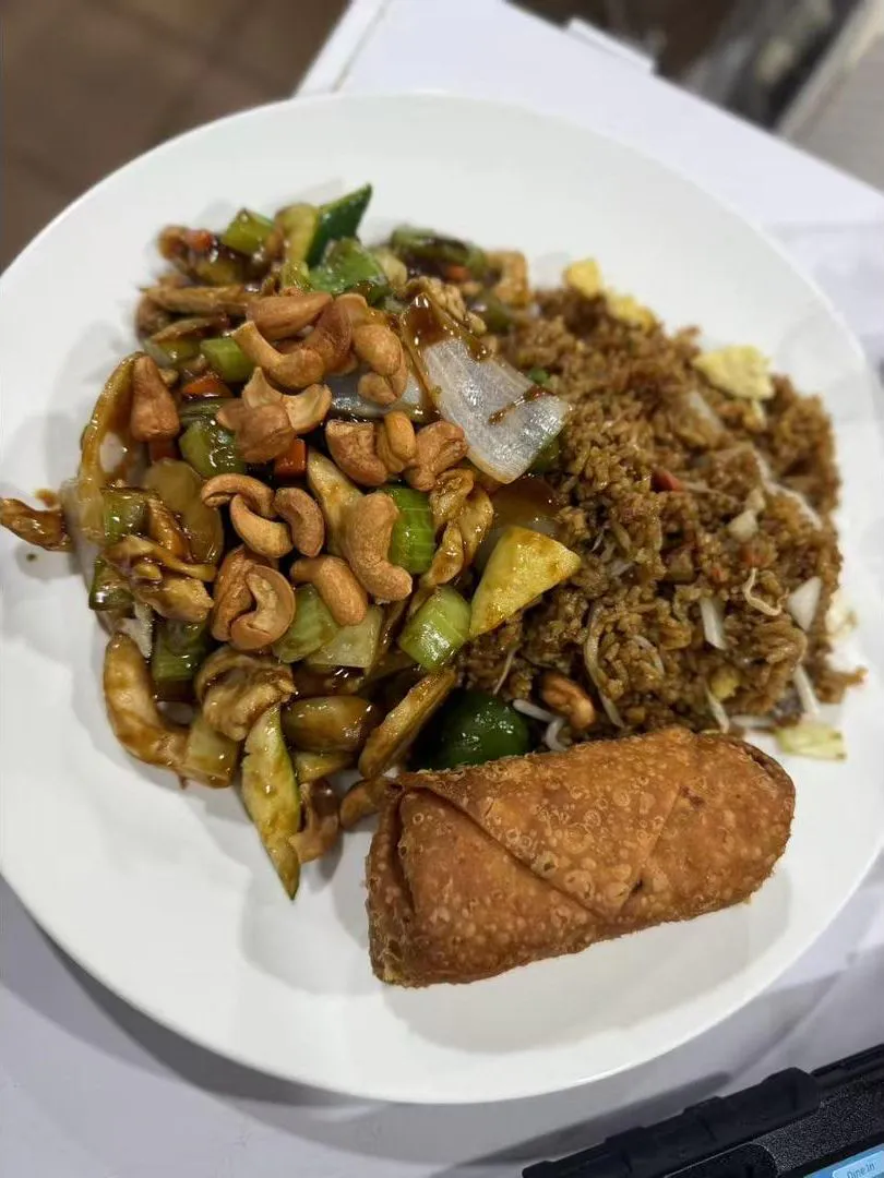 Chicken stir-fry with cashew nuts and vegetables at Mindy's Place - Middletown RI, an Asian Fusion Restaurant in Middletown